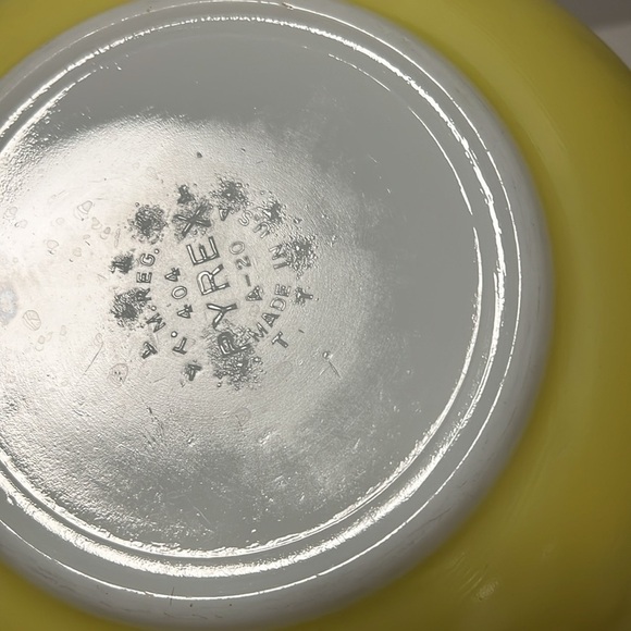 Pyrex 4L Large Yellow Primary Bowl - Picture 3 of 3